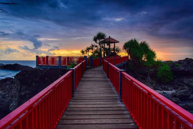 Detail Pantai Menganti